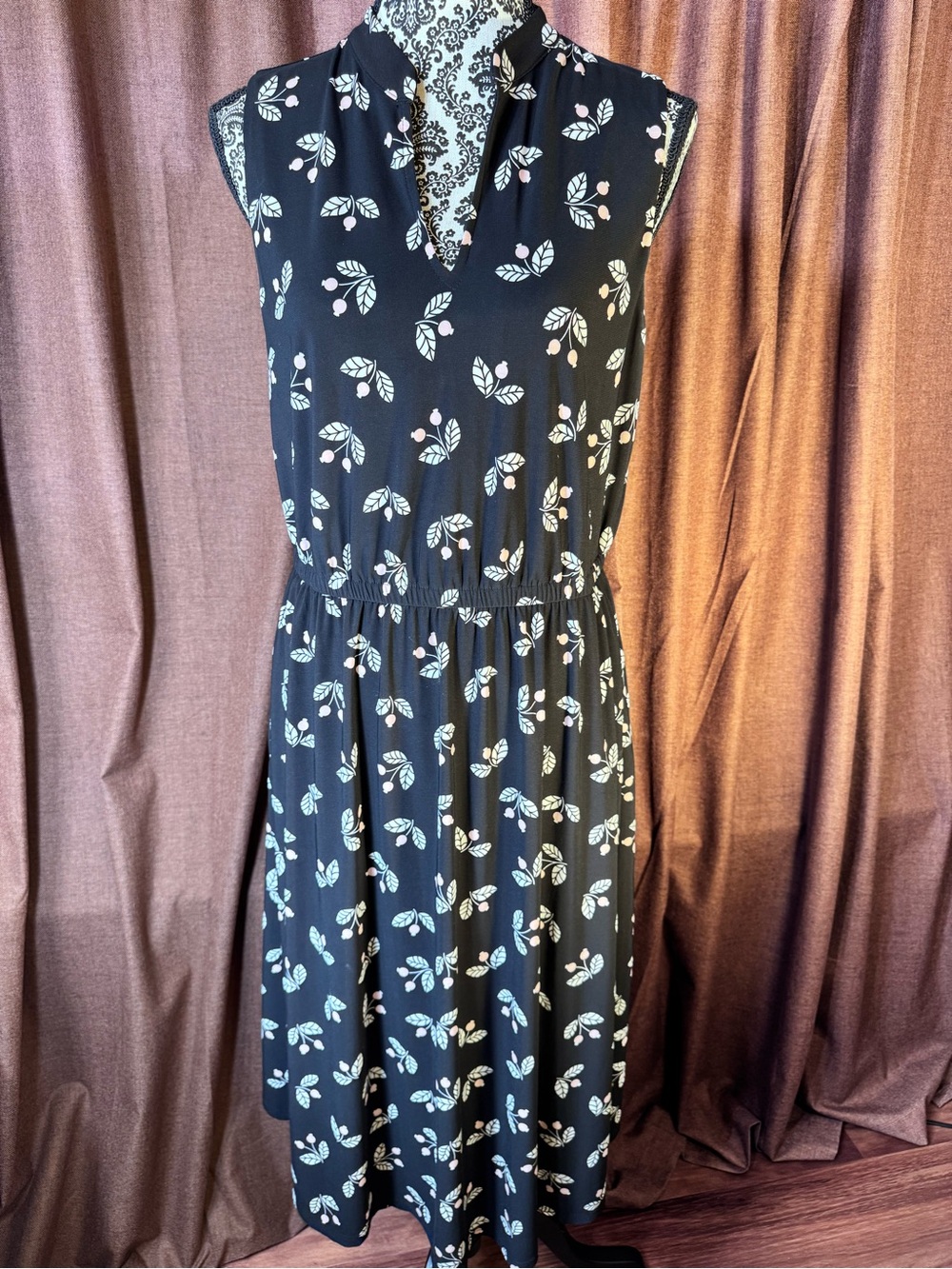 Anne Klein Floral Print Sleeveless Black Floral V-Neck Dress size 12